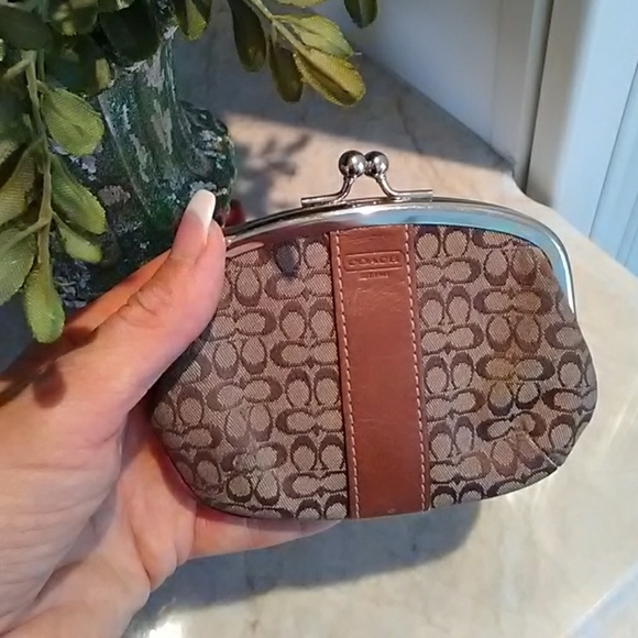 coach kisslock coin case